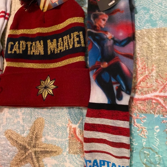 Captain Marvel Gift Set - Picture 6 of 8